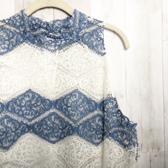 ❌SOLD❌ [Laundry] Shelli Segal Lace Mock Neck Top - Picture 5 of 8